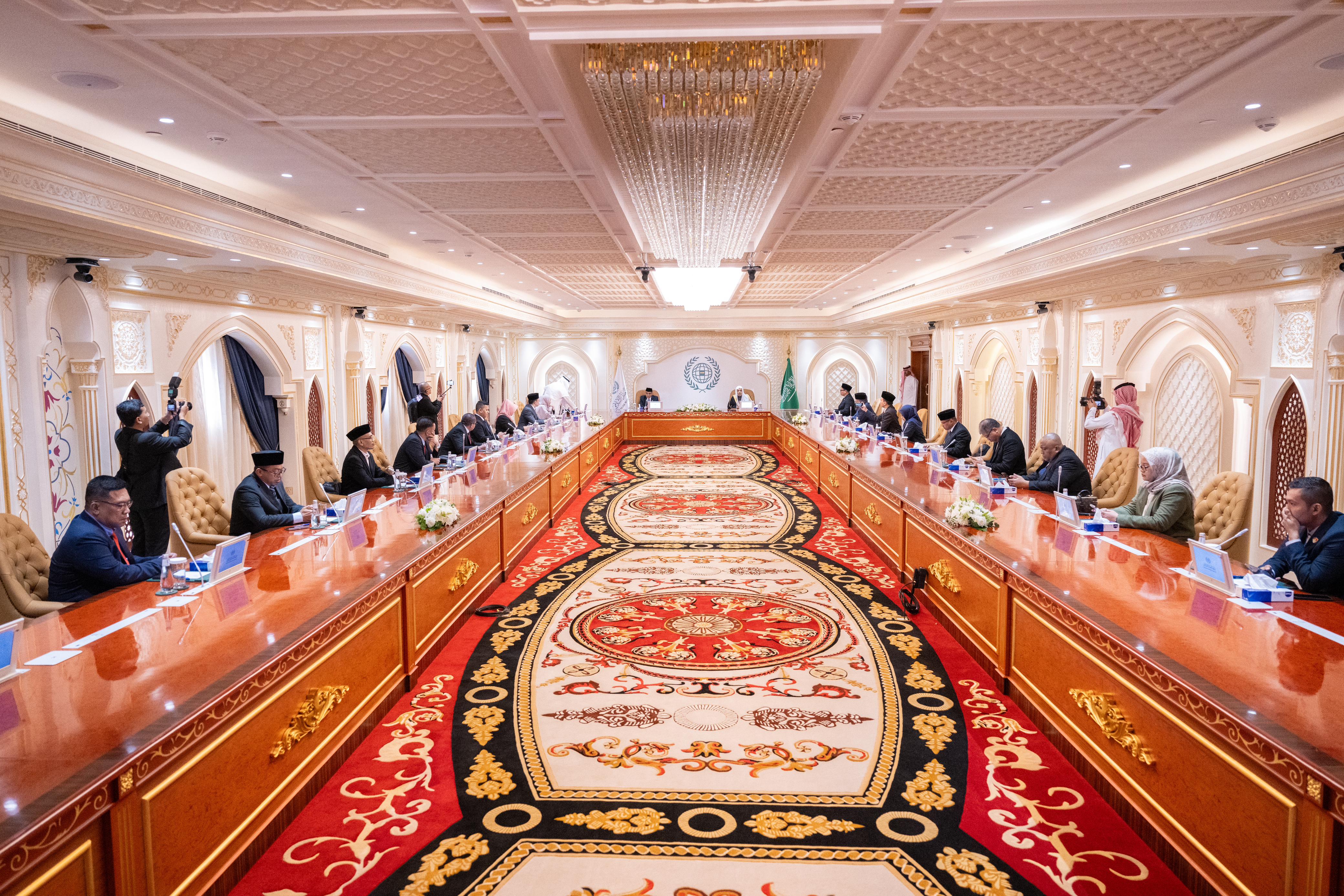 His Excellency Mr. Ahmad Muzani, Speaker of the People's Consultative Assembly and Secretary-General of the Great Indonesia Movement Party, visited the headquarters of the Muslim World League (MWL) in Makkah
