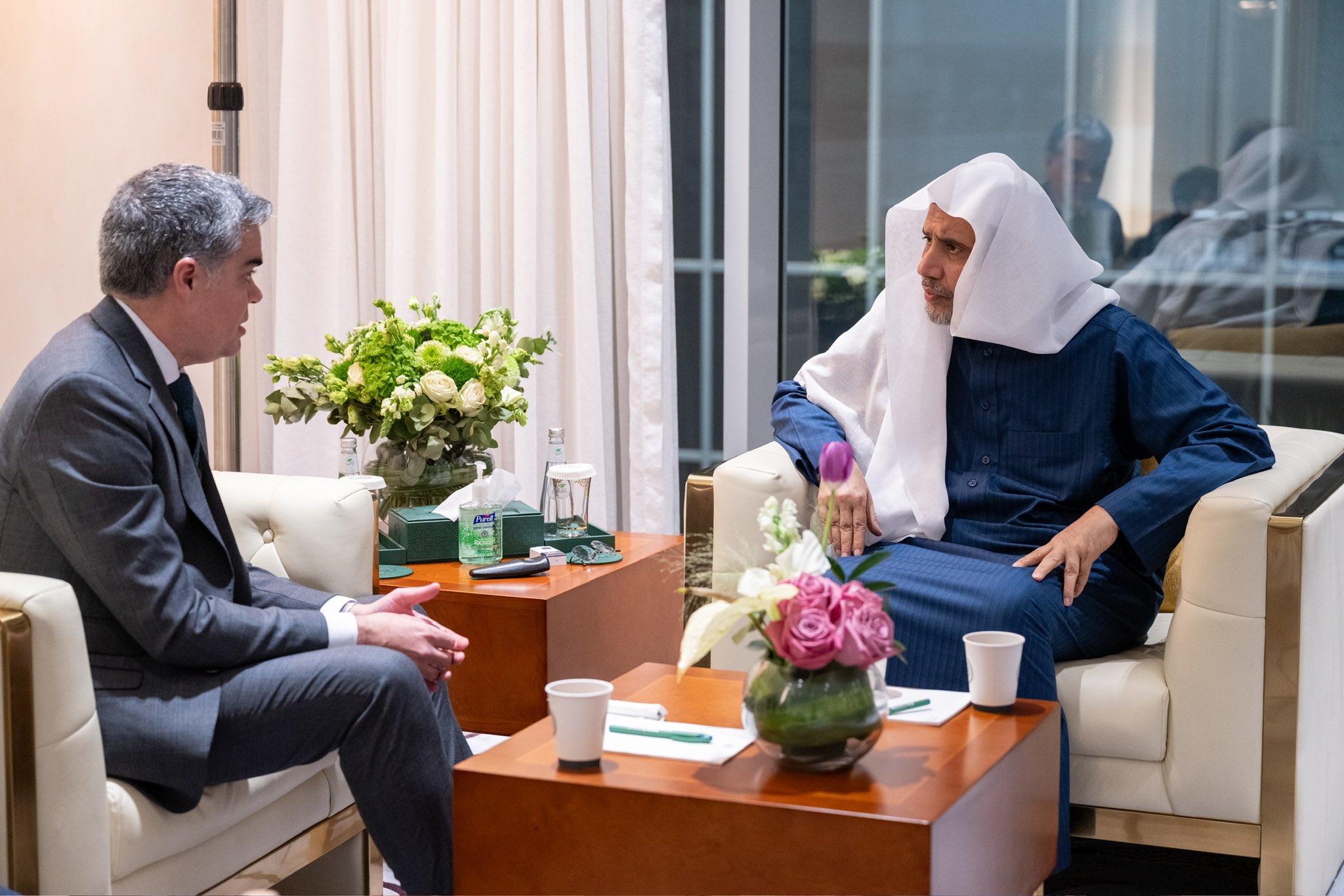 At his office in Riyadh, His Excellency Sheikh Dr.  Mohammed Al-issa met with His Excellency Senator Vicente Azpitarte Pérez, Member of the Foreign Relations Committee and Senator of the Kingdom of Spain for the province of Granada.