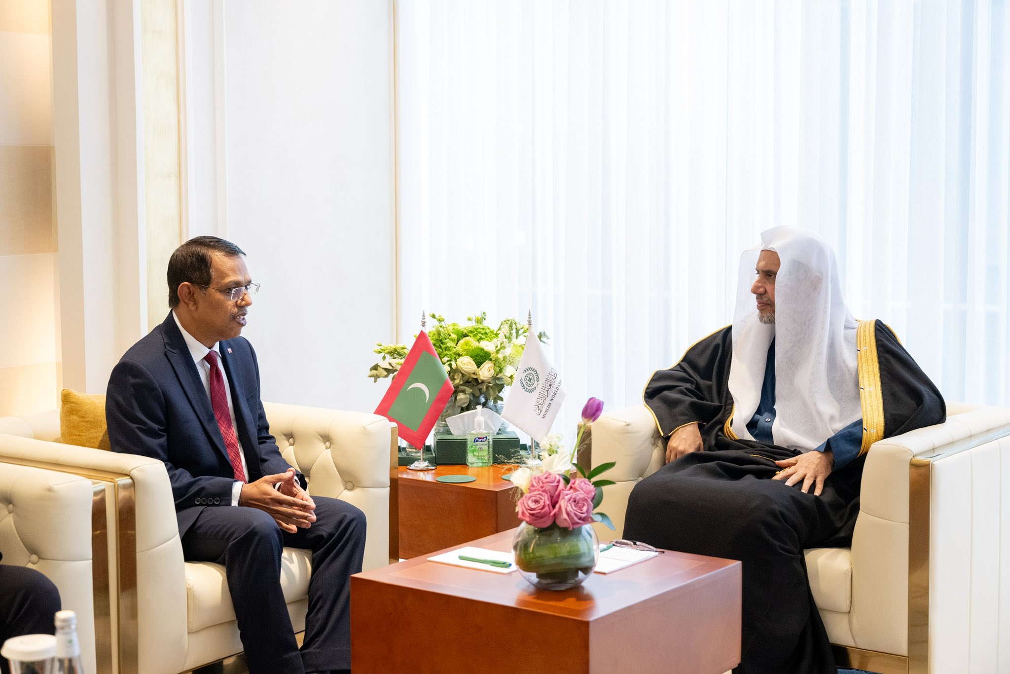 This afternoon at his office in Riyadh, His Excellency Sheikh Dr.  Mohammed Al-issa  met with His Excellency Mr. Ahmed Sareer, the Ambassador of the Republic of Maldives to the Kingdom of Saudi Arabia.