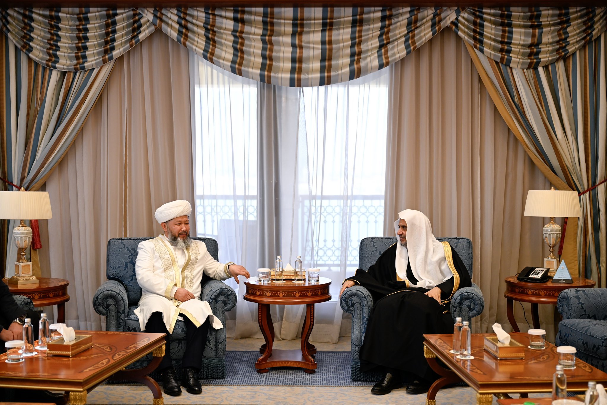 His Excellency Sheikh Dr. Mohammed Al-issa  , Secretary-General of the Muslim World Leaguemet with His Eminence Sheikh Nauryzbai Kazhy Taganuly, the General Mufti and Grand Imam of the Republic of Kazakhstan, and the accompanying delegation in Jeddah.