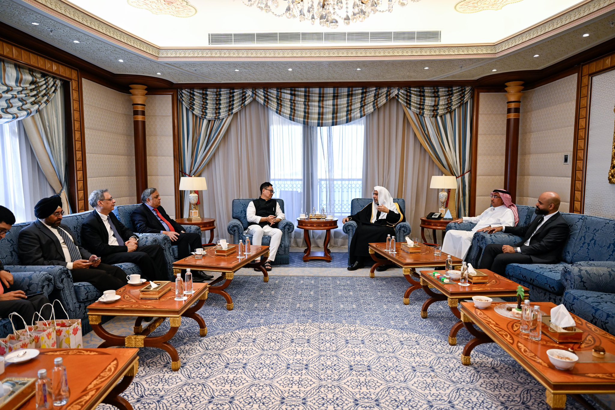 In Jeddah, His Excellency Sheikh Dr. Mohammed Al-issa  , Secretary-General of the MWL met with Mr. Kiren Rijiju, Union Minister of Parliamentary Affairs and Minority Affairs in the Republic of India, along with his accompanying delegation.