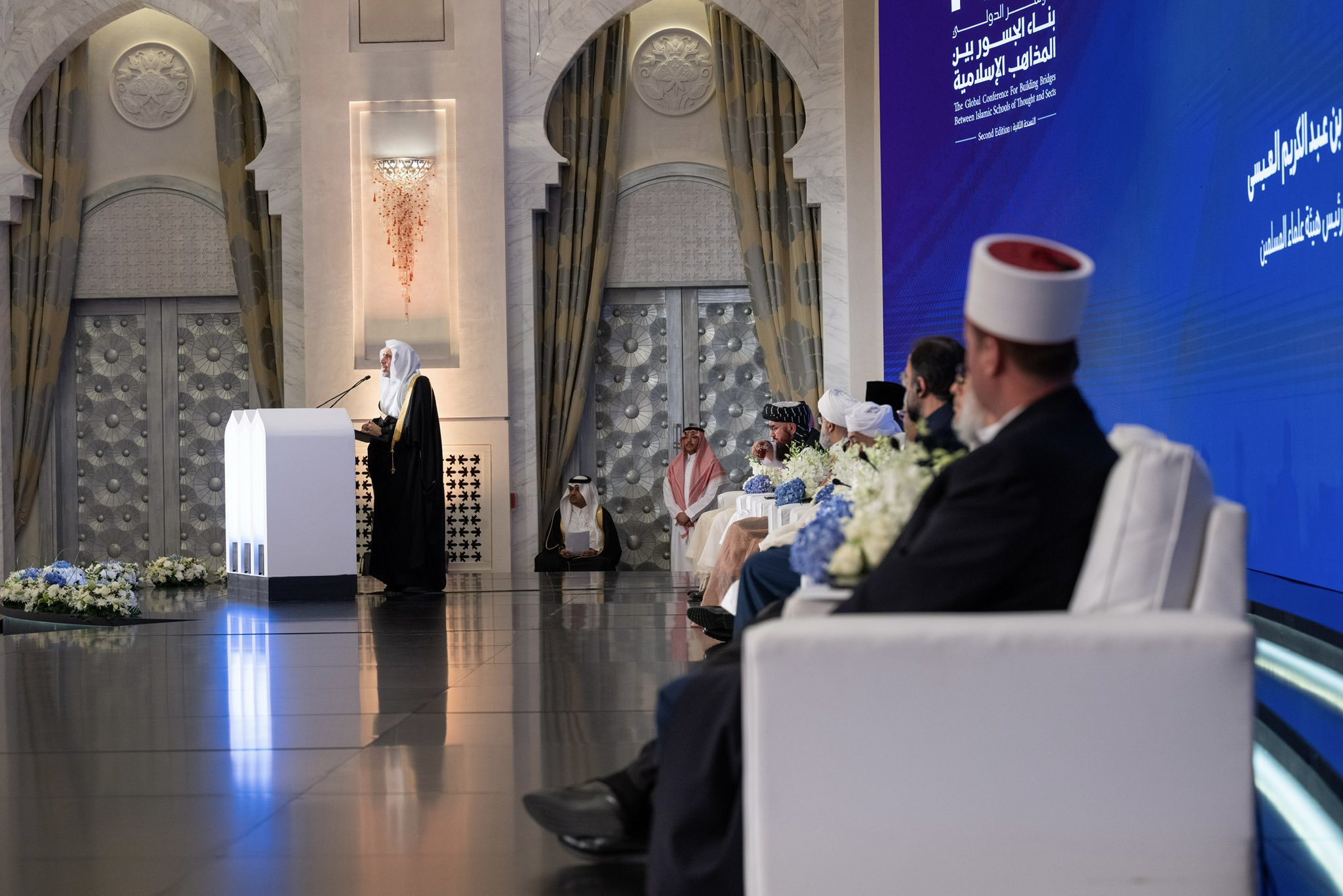 le Secrétaire général, Président de l’Organisation des savants musulmans, cheikh Mohammed Al-Issa , lors de la cérémonie d’ouverture de la Conférence ConstruireDesPontsEntresLesÉcoles.