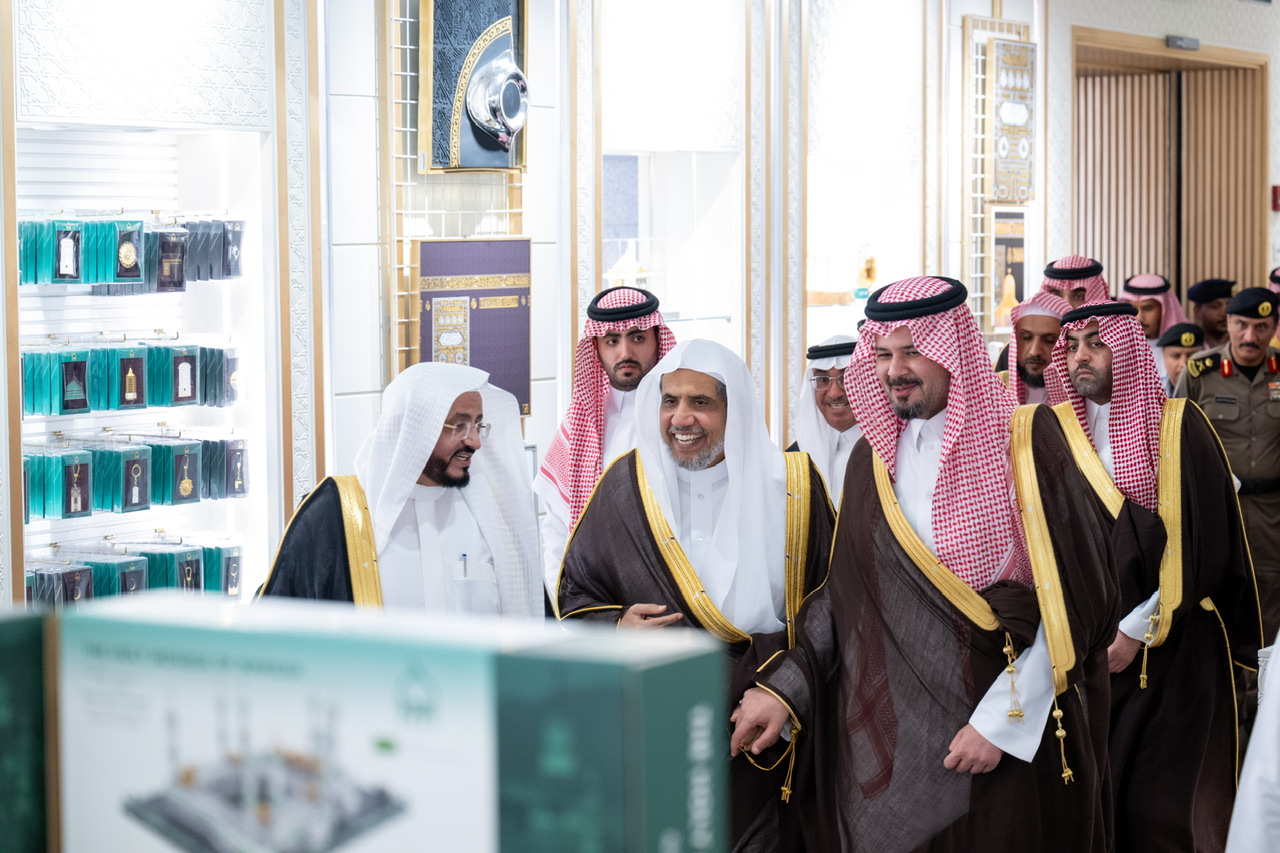 در موزه سیره نبوی شریف وابسته به سازمان همبستگی جهان اسلام و در جوار حرم نبوی شریف:  شاهزاده سلمان بن سلطان بن عبدالعزیز، امیر منطقه مدینه منوره، بخش‌های جدید ساختمان اصلی موزه بین‌المللی سیره نبوی را افتتاح کرد