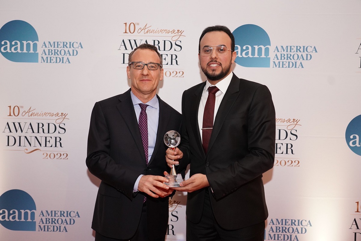 Cheikh Mohammad Alissa reçoit le  prix du média américain pour les écrivains mondiaux pour son article sur l'image des musulmans dans l'industrie du cinéma occidental