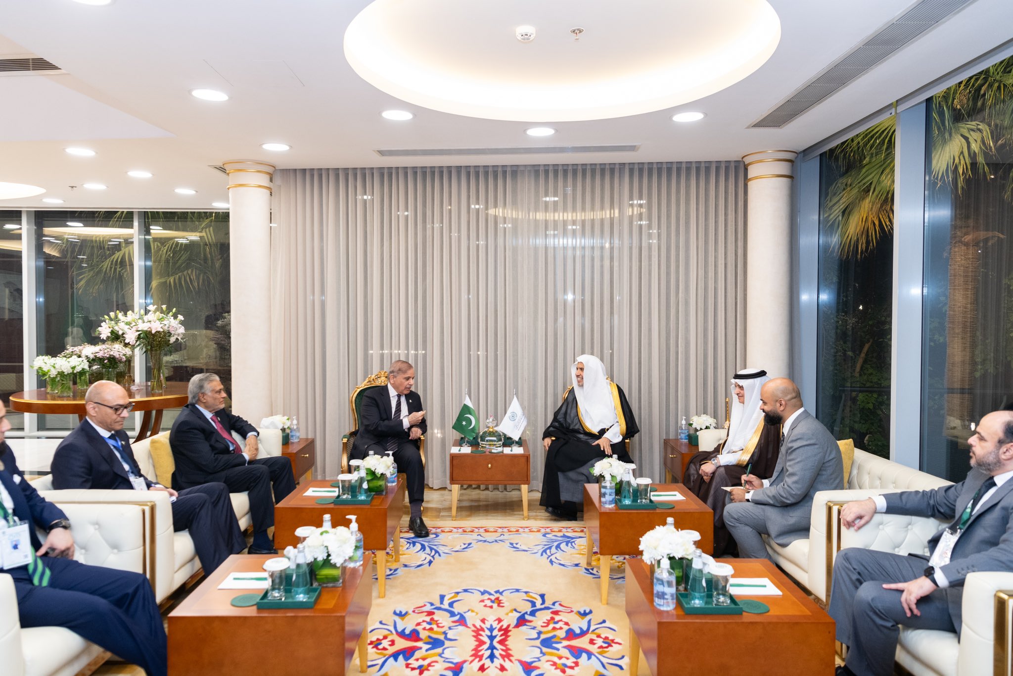 His Excellency Mr.ShehbazSharif, the Prime Minister of the Islamic Republic of Pakistan, visited the Muslim World League and met with His Excellency Sheikh Dr.Mohammed Al-issa, Secretary General of the MWL