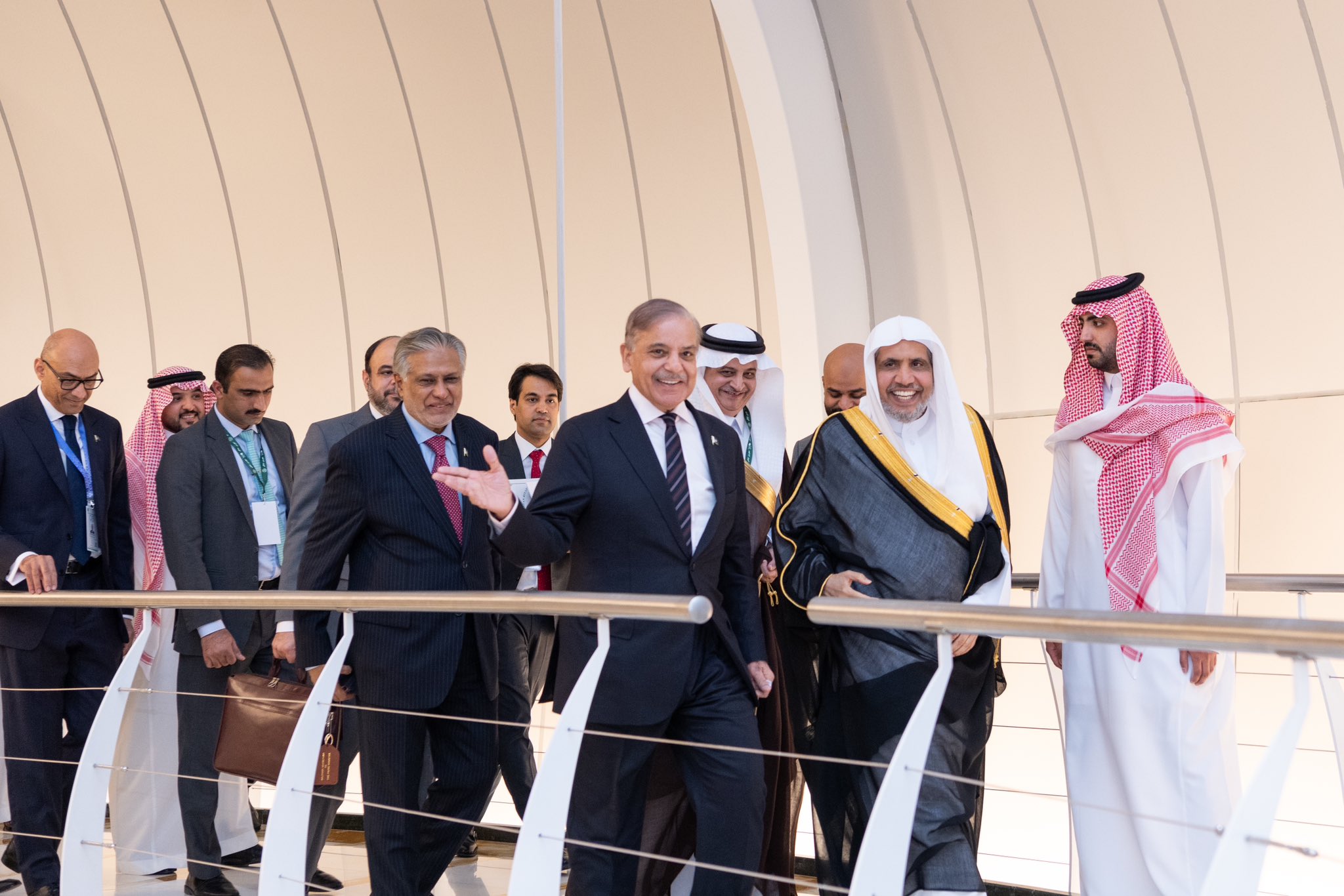 His Excellency Mr.ShehbazSharif, the Prime Minister of the Islamic Republic of Pakistan, visited the Muslim World League and met with His Excellency Sheikh Dr.Mohammed Al-issa, Secretary General of the MWL