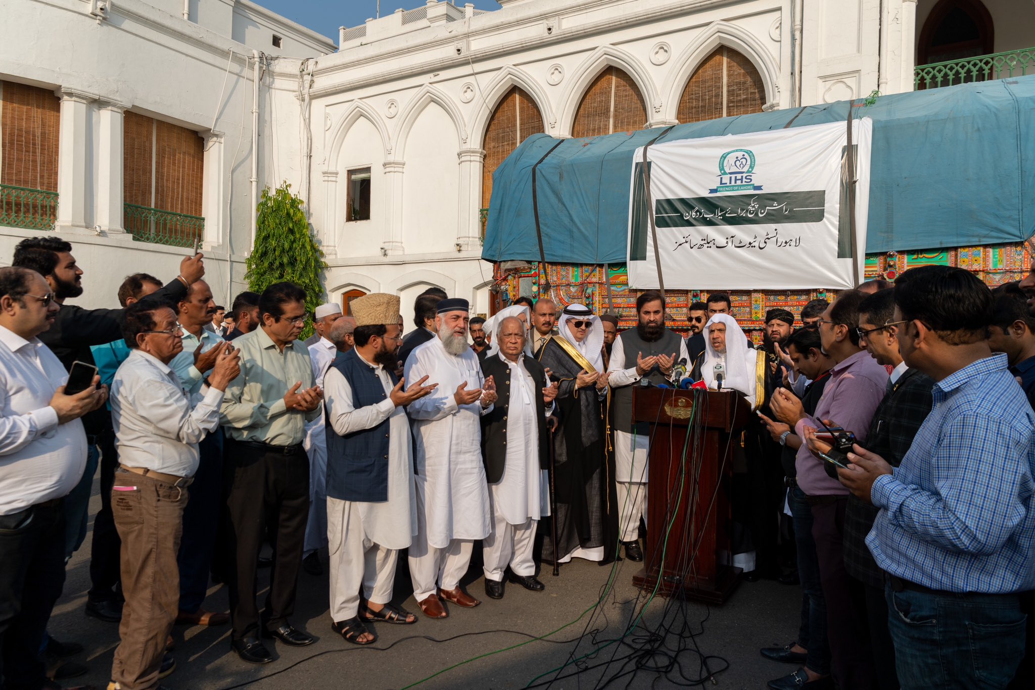 گورنر پنجاب جناب محمد بلیغ الرحمن نے گورنر ہاؤس لاہور میں سیکرٹری جنرل اور چیئرمین مسلم علماء کونسل شیخ ڈاکٹر محمد العیسی کا استقبال کیا