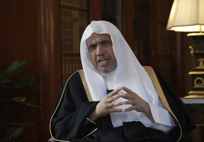 با حضور جناب معاون رئیس جمهور اندونزی و مفتیان ارشد و علما و اندیشمندان از داخل و خارج اندونزی: جناب دبیرکل رئیس انجمن علمای مسلمان، جناب شیخ دکتر محمد العیسی در یک سخنرانی «تلویزیونی» در کنفرانس بین المللی مرتبط با موضوع دین و تمدن ، که توسط شورای علمای