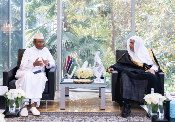 سیکرٹری جنرل اور چیئرمین مسلم علماء کونسل شیخ ڈاکٹر محمد العیسی نے اپنے ریاض دفتر میں سعودی عرب میں جمہوریہ گیمبیا کے سفیر جناب عمر جبریل سے ملاقات کی