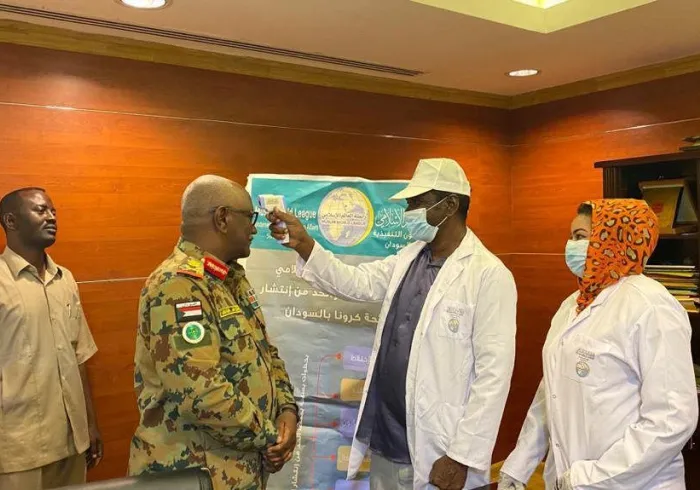 رابطة العالم الإسلامي تدعم 16 دولة ومنظمة عالمية لمواجهة جائحة كورونا