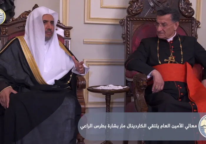 Le Cardinal Boutros Béchara El Raï, Patriarche d’Antioche et de tout l’Orient pour les maronites recevant à Beyrouth le Secrétaire général de la Ligue Islamique Mondiale, cheikh Mohamed Alissa pour un entretien portant sur des sujets d’intérêt commun.