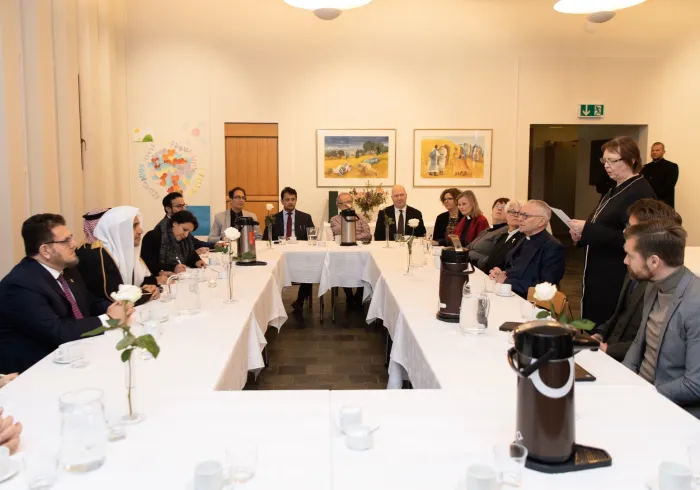 En  Islande le D.Mohammad Alissa a rencontré les responsables des différentes églises pour insister sur l’importance de l’entraide entre les adeptes des religions en se basant sur les dénominateurs communs, pour présenter la  Charte Mecque qui aide à la paix et la coexistence.