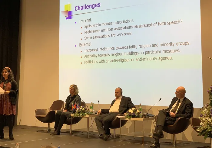 Le deuxième panel d'aujourd'hui, organisé lors du colloque sur l'identité nationale et la sécurité idéologique NIIS2019 a porté sur les exemples de diffusion de la culture du dialogue et de la coexistence au sein de la communauté européenne. Ligue Danemark