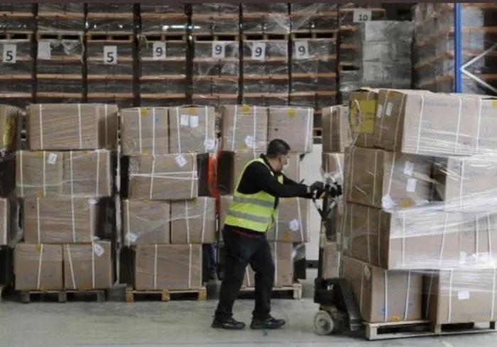 À Madrid, la LIM vient en aide au gouvernement espagnol en lui fournissant du matériel médical pour lutter contre la pandémie du COVID19.