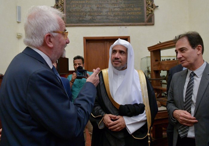 HE the SG of the MWL Dr. Mohammed Alissa visits the Library of Laurentian in Florence. He was received by the director of the library and reviewed a number of historical documents and books