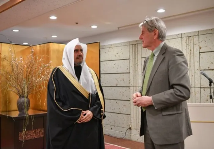 Le SG rencontrant au Japon le président du Centre de Recherche “La Paix” pour une présentation d’un grand nombre de documents relatifs à la bombe Hiroshima servant dans divers domaines