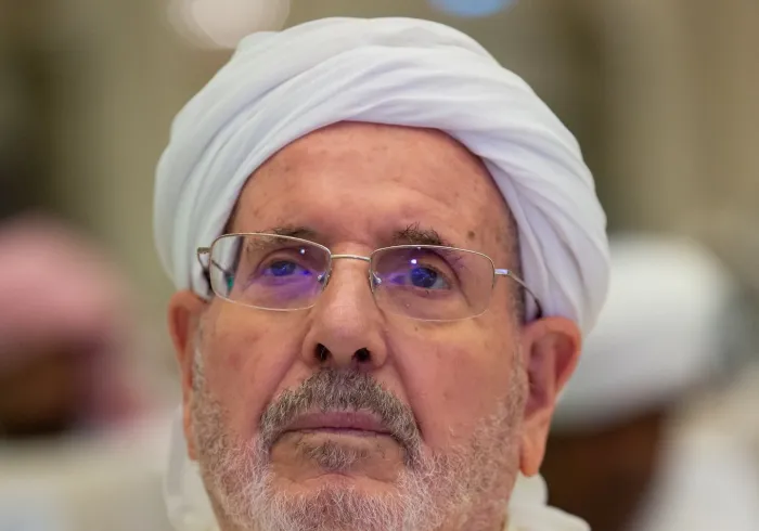 معالي الشيخ د. بوعبد الله غلام الله ، رئيس المجلس الإسلامي الأعلى في ⁧الجزائر⁩ في طليعة حضور مؤتمر ⁧باريس