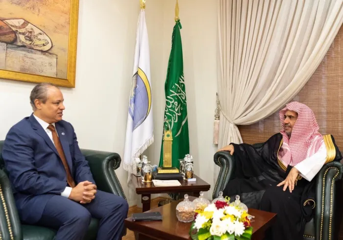 Le D.Mohammad Alissa a reçu le représentant des minorités auprès des Nations-Unis pour les réfugiés qui a loué les actions de la Ligue Islamique Mondiale au services des réfugiés.