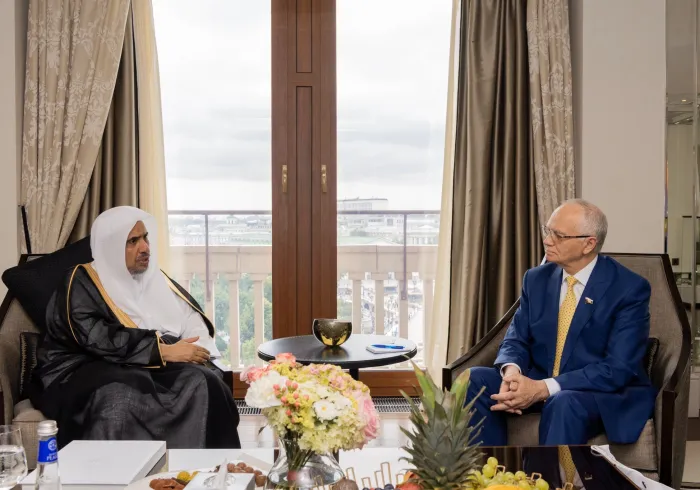 ماسکومیں شیخ ڈاکٹر محمد العیسی نے"روس-اسلامی دنیا"اسٹریٹجک گروپ کےمنتظم محترم فرحت مخمتشین  سے ملاقات کی۔ انہوں نے رابطہ عالم اسلامی کو گروپ میں شمولیت کی دعوت دی