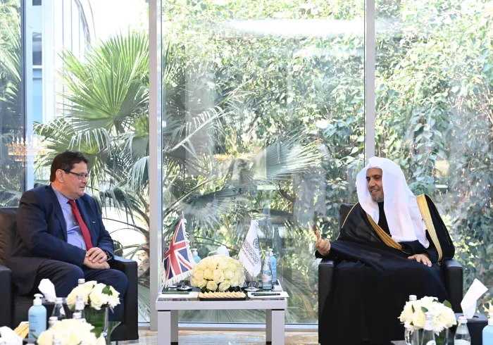 عزت مآب شیخ ڈاکٹر محمد العیسی نے مملکت سعودی عرب میں برطانیہ کے سفیر جناب نیل کرومپٹن کا استقبال کیا