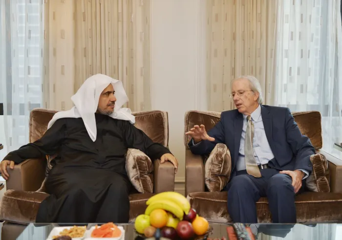 عزت مآب ڈاکٹر محمد العيسى نے واشنگٹن میں عالمی ماہر اور مشیر واشنگٹن انسیٹیوٹ ڈینس روس سے ملاقات کی