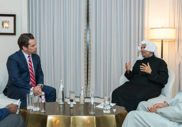 ڈاکٹر محمد العیسی نے واشنگٹن میں اپنی رہائش گاہ پر،یو ایس ایڈ میں مذاہب سینٹر کے ڈائریکٹر ایڈم فلپس کا استقبال کیا