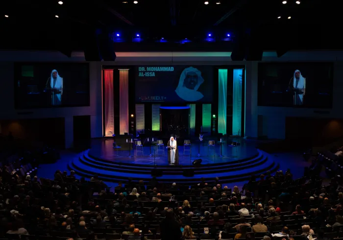 - Avec la participation de représentants du gouvernement américain, de hauts responsables religieux et communautaires, de dirigeants d'organisations internationales et des centaines de milliers de personnes du monde entier :