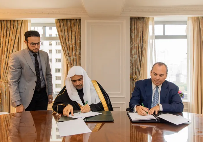 وقّعت ⁧‫رابطة العالم الإسلامي‬⁩ اتفاقية تعاون مع مؤسسة التفاهم الإثني التي تتخذ من نيويورك مقراً لها