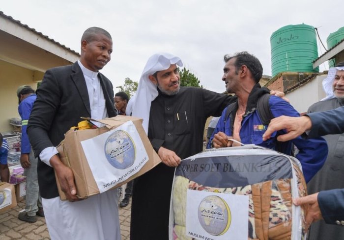 Comoros Minister of Foreign Affairs visits the Int'l Relief, Welfare & Development Org. IRWDO, he stresses the efforts of the MWL for the development of Comoros. Dr. Abdulaziz Sarhan