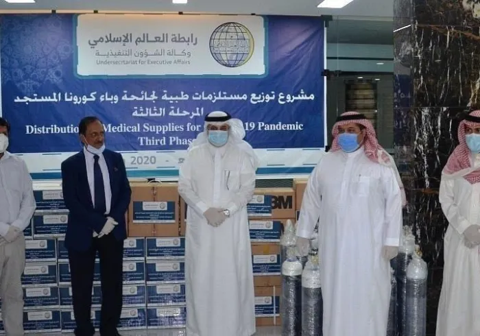 رابطہ عالم اسلامی کرونا کی روک تھام کے لئے حکومت پاکستان کو کارڈیک آلات، آکسیجن اور ادویات پر مشتمل نئی امدادی کھیپ حوالے کررہی ہے۔