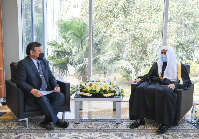 استقبل معالي الشيخ د. محمد العيسى‬⁩ بمكتبه بالرياض سعادة سفير جمهورية الفلبين لدى المملكة السيد عدنان فيلالونا ألونتو