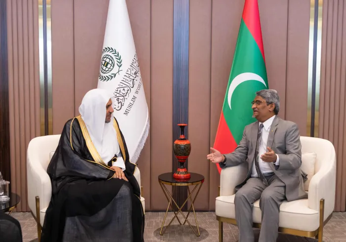 عزت مآب شیخ ڈاکٹر محمد العیسی نے جمہوریہ مالدیپ کے وزیر خارجہ جناب احمد خلیل سے ملاقات کی