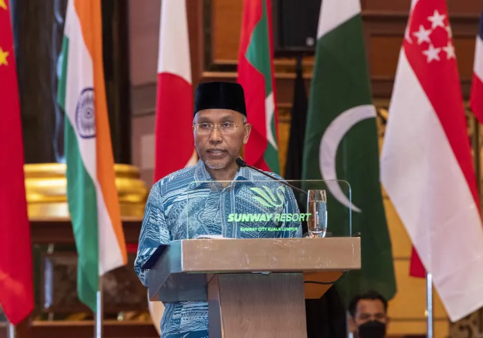 Datoka Idriss ben Ahmed Ministre malaisien des affaires religieuses lors du discours d’accueil des participants au congrès : «Nous remercions la LIM d’avoir choisi la Malaisie comme partenaire stratégique pour ce recevoir ce congrès qui symbolise la coopération et l’union ».