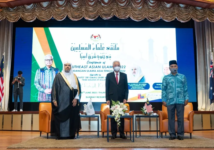 رئيس وزراء ماليزيا وأمين عام رابطة العالم الإسلامي يفتتحان أعمال "مؤتمر علماء جنوب شرق آسيا" في كوالالمبور