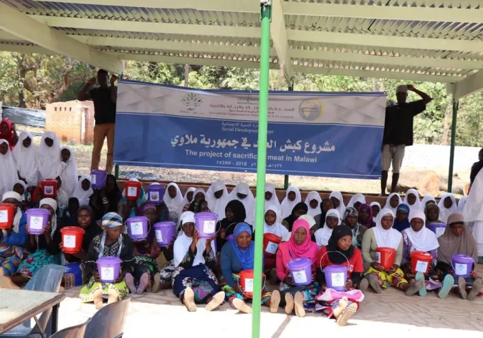 رابطة العالم الإسلامي‬⁩ عبر هيئتها العالمية للإغاثة والرعاية والتنمية ، تنفذ مشروع كبش ⁧‫العيد‬⁩ ، وتسلم مخصصات ⁧‫الأيتام‬⁩ في جمهورية ⁧‫مالاوي‬⁩ من خلال التنسيق الرسمي مع السلطة المحلية