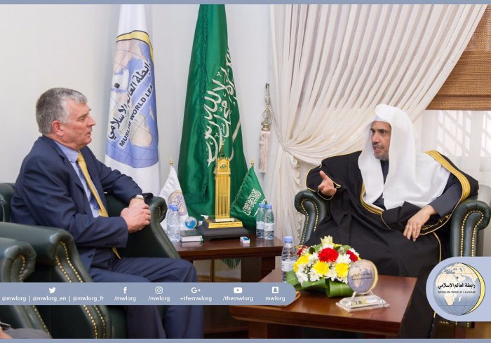 The S.G. received in his office in Riyadh the Irish ambassador to the KSA, Mr. Tony Cotter. They discussed bilateral cooperation.