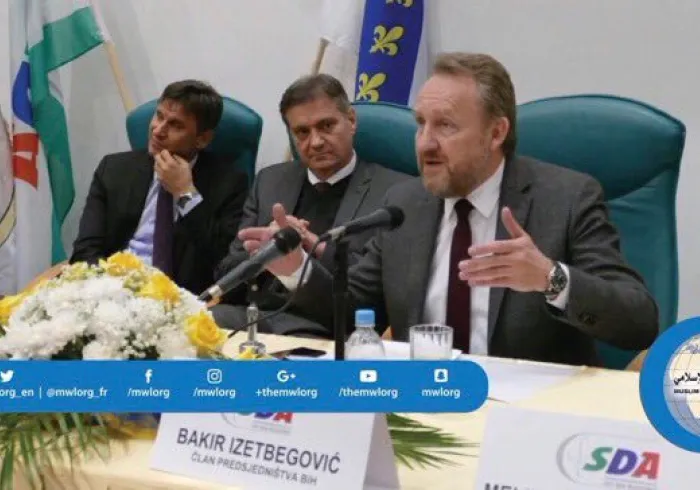 Le Président du Conseil de la présidence de la Bosnie-Herzégovine, Bakir Izetbegovic louant le rôle initiateur de la LIM