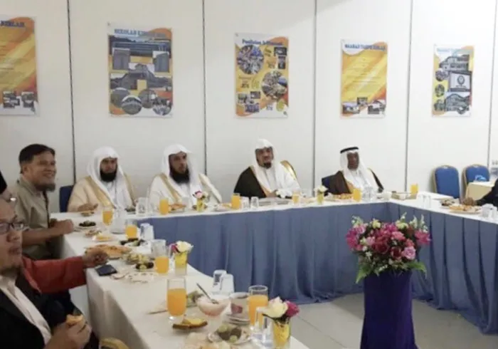 Une délégation de la LIM participant aux activites islamiques organisées parallèlement à la visite du Roi Salman en Malaisie.