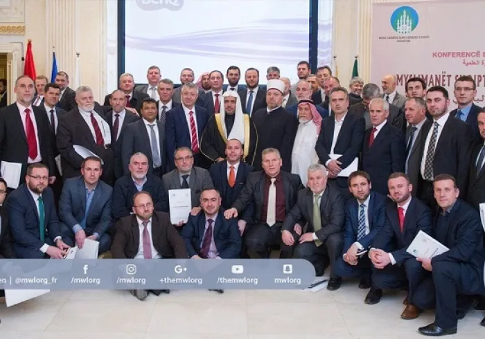 Le SG entouré de savants et intellectuels du Kosovo en compagnie du Grand Moufti de la République, le Cheikh Naeem Ternava. 