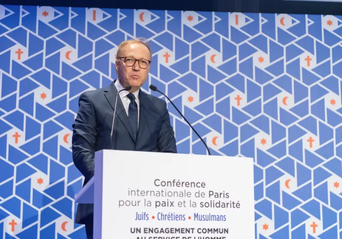Le président de la Fondation Islam de France, le penseur et activiste dans le domaine de la paix et l'intégration nationale le Dr. Ghaleb Bin Cheikh a exprimé sa joie pour le grand succès de la conférence internationale à Paris : Le grand succès du congrès international de #Paris,  Juifs Chrétiens Musulmans un engagement commun au service des hommes, traduit son aspect éclairé et positif.