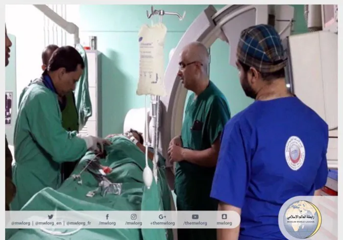 ‏فريق طبي من رابطة العالم الاسلامي‬⁩ وصل لموريتانيا لإنقاذ قلب أم وتوأميها، مع استمرار العمل لـ ١٦ ساعة يومياً لإنقاذ أكثر من ٦٠ شخصاً