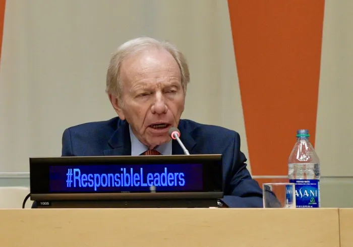 Le célèbre Sénateur Joseph Lieberman ancien candidat à la présidentielle durant le congrès de la Ligue Islamique Mondiale aux Nations-Unies sur les dirigeants responsables.