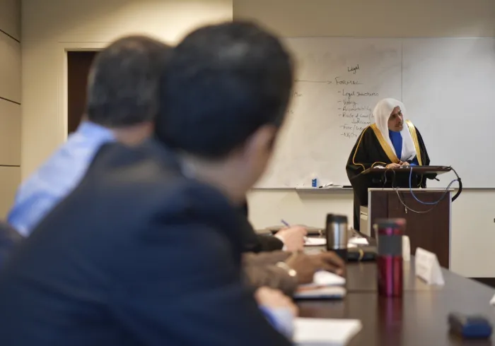 ‏عزت مآب شیخ ڈاکٹر  ‎محمد_العیسی امریکی دار الحکومت  ‎واشنگٹن میں نیشنل ڈیفینس کالج کے افسران کو لیکچر دیتے ہوئے  ،جس کے بعد کھلی بیٹھک کا انتظام تھا۔ 