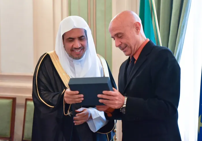 Son Exc. le Secrétaire général se réunit à Rome avec le Ministre de l'intérieur italien, pour traiter de questions d'intérêt commun.