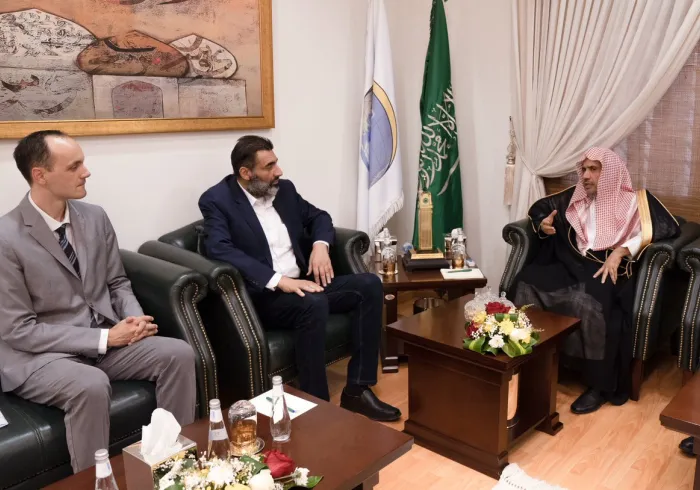 استقبل معالي الشيخ د.محمد العيسى اليوم سعادة سفير جمهورية صربيا لدى المملكة السيد محمد يوسف سباهيتش يرافقه القنصل العام