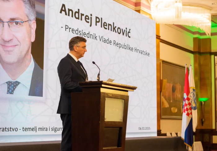 Le président du Parlement de  Croatie: « Je félicite la  LIM pour ce congrès qui promeut notre éthique humaine commune. La fraternité humaine appelle à l’amour la paix et la bienfaisance pour tous. Ensemble nous devons lutter contre la haine l’extrémisme et la violence ».