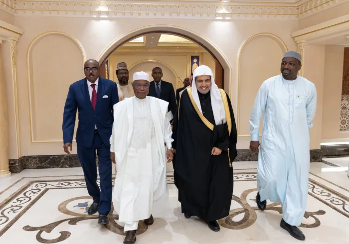 شیخ ڈاکٹر محمد العیسی نے مکہ مکرمہ دفتر میں اسلامی تعاون تنظیم کے سیکرٹری جنرل سفیر حسین ابراہیم طہ سے ملاقات کی۔ان کے ہمراہ تنظیم کی بین الاقوامی اسلامی فقہ اکیڈمی کے سیکرٹری ڈاکٹر قطب سانو بھی موجود تھے۔