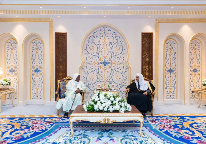 جناب دبیر کل و رئیس انجمن علمای مسلمان، جناب شیخ دکتر محمد آل عیسی در دفتر خود در مکه مکرمه با جناب شیخ محمود دیکو، رهبر مذهبی برجسته مالی و سراسر کشور دیدار کردند. آفریقا