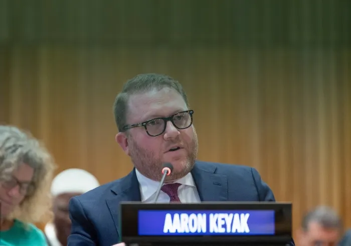 Kutipan dari pidato Yang Mulia Tn. Aaron Keyak, Utusan pemerintah AS, pada peluncuran inisiatif "Membangun Jembatan Pemahaman & Perdamaian antara Timur & Barat", dari Markas Besar PBB di New York: