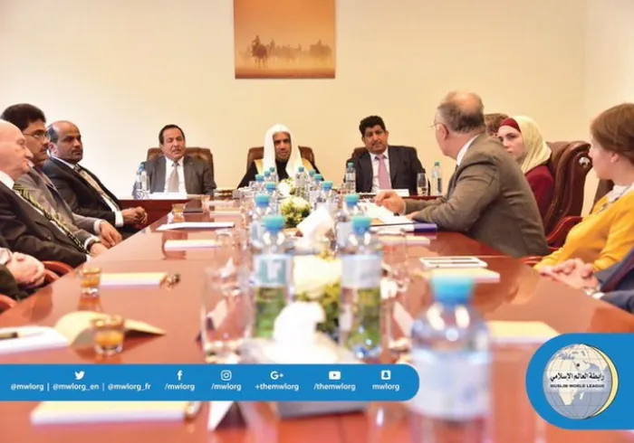 Le SG rencontre à Vienne des directeurs d'associations et d'institutions islamiques, des chercheurs et des orientalistes occidentaux.